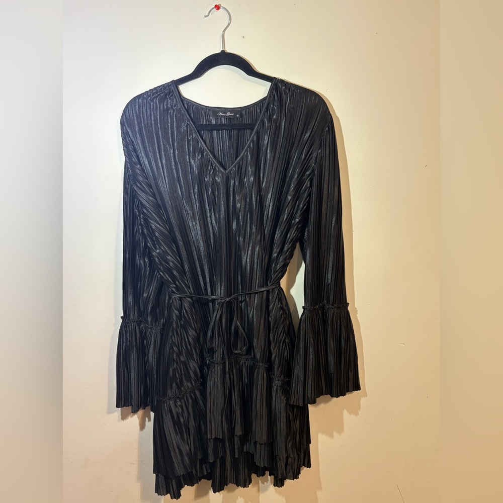 Anna Grace Women’s Large Black Mini‎ Dress long bell sleeve Shimmery tie waist